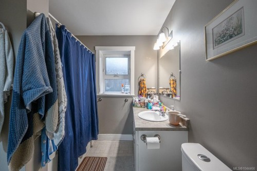 497 Poets Trail Dr, Nanaimo, BC 