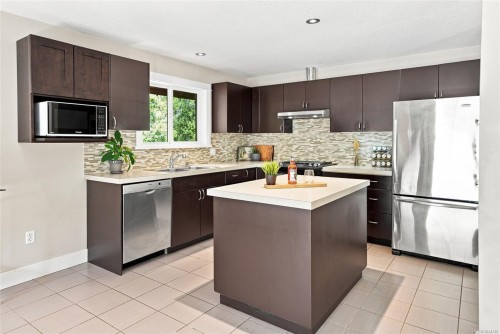 1704 Matterson Rd, Errington, BC 