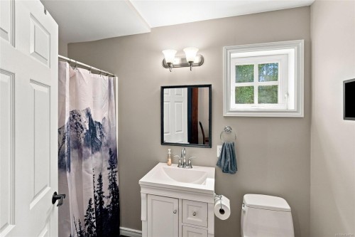 1704 Matterson Rd, Errington, BC 