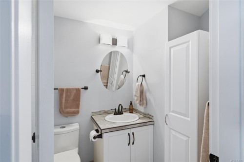 #207-4971 Songbird Pl, Nanaimo, BC - Indoor Photo Showing Bathroom