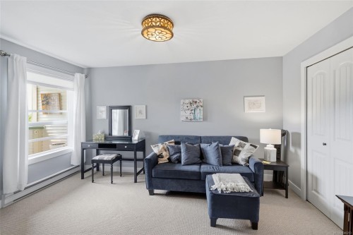#207-4971 Songbird Pl, Nanaimo, BC - Indoor Photo Showing Living Room