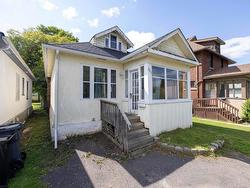 521 Vickers Street S Thunder Bay, ON P7E 1K1