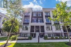 207 - 652 CRICKLEWOOD DRIVE  Mississauga, ON L5G 0A5