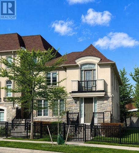 131 Robert Speck Parkway, Mississauga, ON - Outdoor