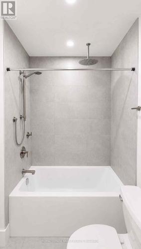 561 Wentworth Street, Hamilton, ON - Indoor Photo Showing Bathroom