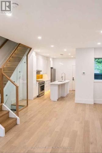 561 Wentworth Street, Hamilton, ON - Indoor Photo Showing Kitchen