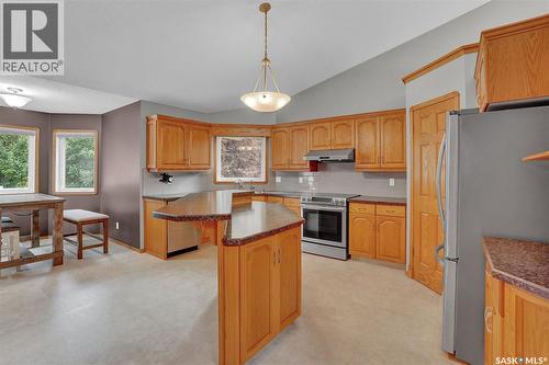 3210 Peyson Bay E, Regina, SK - Indoor Photo Showing Kitchen