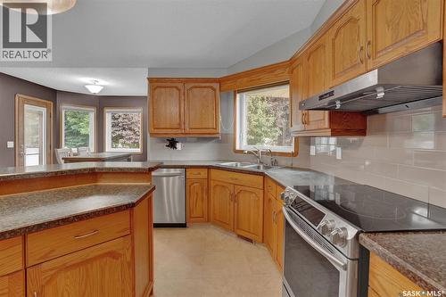 3210 Peyson Bay E, Regina, SK - Indoor Photo Showing Kitchen With Double Sink