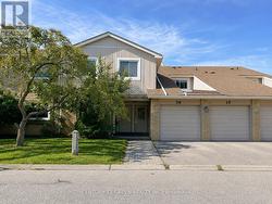 18 - 6777 FORMENTERA AVENUE  Mississauga, ON L5N 2M3