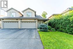 2304 SOVEREIGN STREET Oakville, ON L6L 1L6
