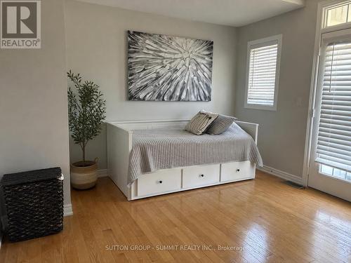 910 Knotty Pine Grove, Mississauga, ON - Indoor Photo Showing Bedroom