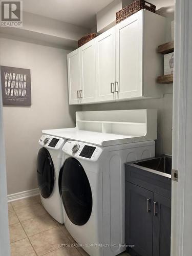 910 Knotty Pine Grove, Mississauga, ON - Indoor Photo Showing Laundry Room
