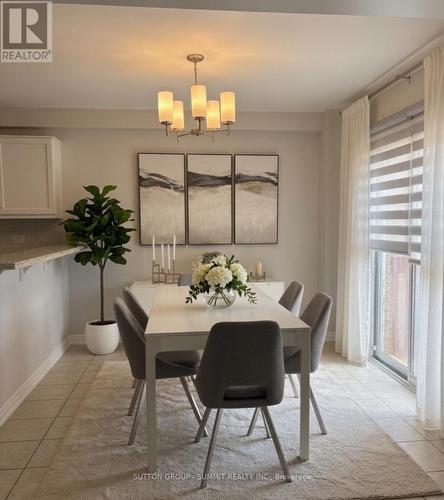 910 Knotty Pine Grove, Mississauga, ON - Indoor Photo Showing Dining Room