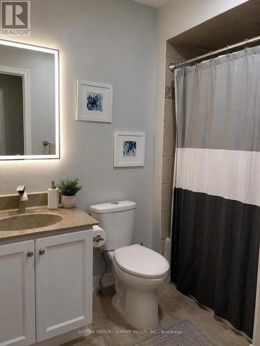 910 Knotty Pine Grove, Mississauga, ON - Indoor Photo Showing Bathroom