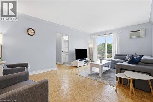 87 St George Street Unit# 403, Brantford, ON - Indoor Photo Showing Living Room