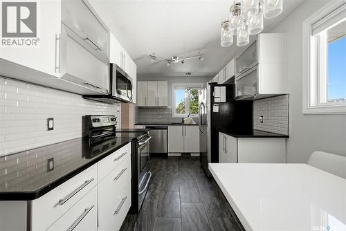 5834 Mckinley Avenue, Regina, SK - Indoor Photo Showing Kitchen With Upgraded Kitchen
