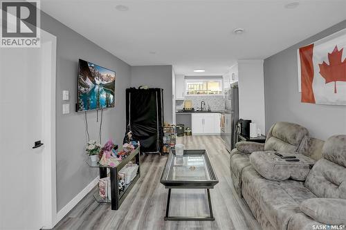 3204 Crosbie Crescent, Regina, SK - Indoor Photo Showing Living Room