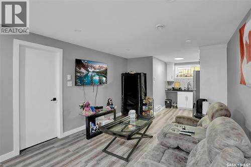 3204 Crosbie Crescent, Regina, SK - Indoor Photo Showing Living Room