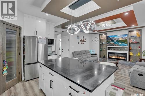 3204 Crosbie Crescent, Regina, SK - Indoor Photo Showing Kitchen With Fireplace With Upgraded Kitchen