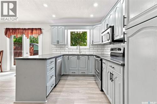 1227 Pascoe Drive E, Moose Jaw, SK - Indoor Photo Showing Kitchen