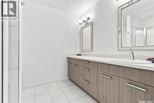 1035 3Rd Street E, Saskatoon, SK - Indoor Photo Showing Bathroom