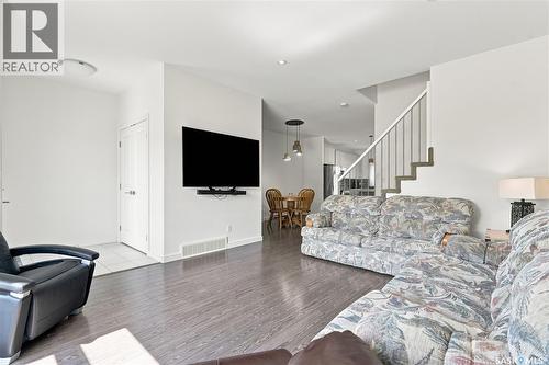 1035 3Rd Street E, Saskatoon, SK - Indoor Photo Showing Living Room