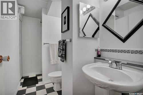 246 Perreault Crescent, Saskatoon, SK - Indoor Photo Showing Bathroom