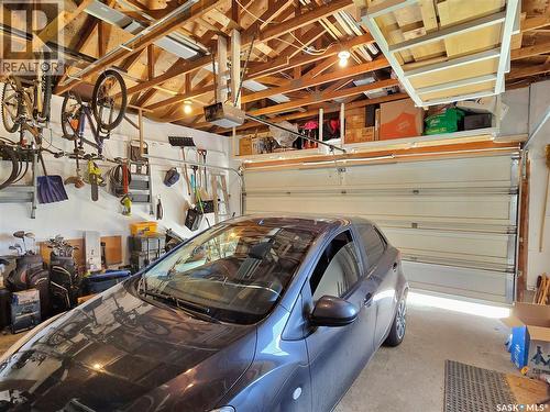 246 Perreault Crescent, Saskatoon, SK - Indoor Photo Showing Garage