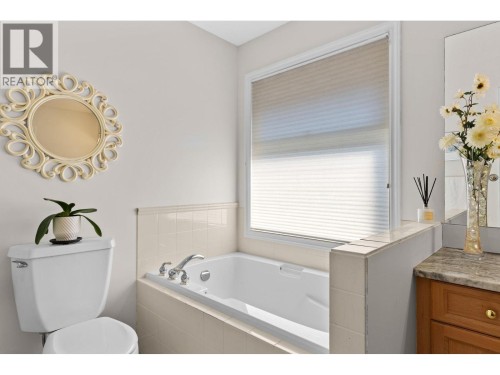 4000 Gallaghers Terrace, Kelowna, BC - Indoor Photo Showing Bathroom