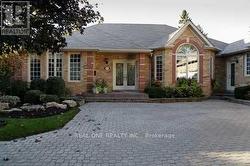 207 KENNEDY STREET W Aurora, ON L4G 2L9