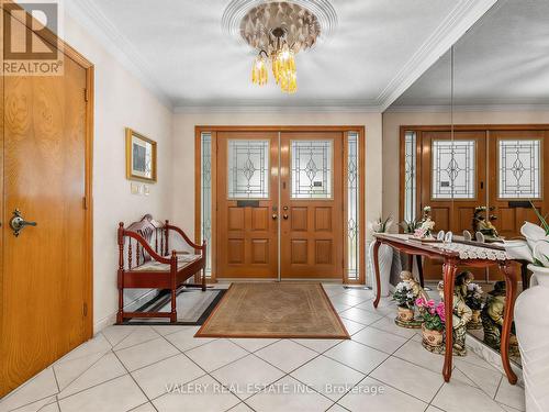 370 MAPLE LEAF DRIVE , Toronto, Ontario M6L 1P6 2