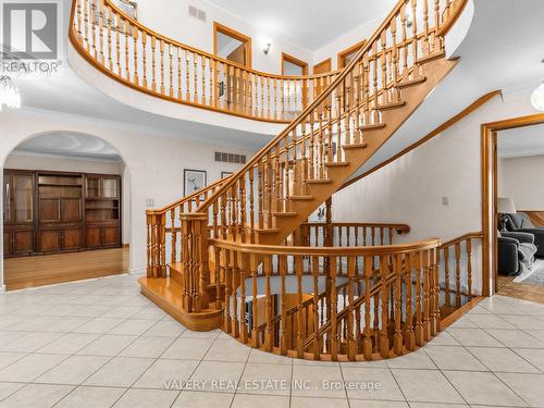 370 MAPLE LEAF DRIVE , Toronto, Ontario M6L 1P6 3