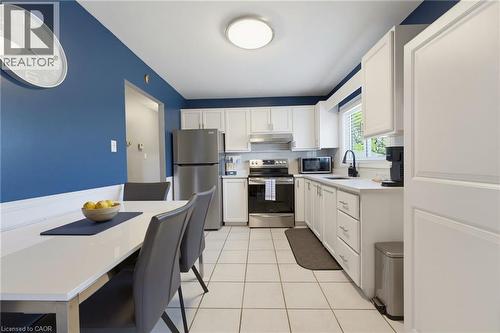 164 Hanover Place, Hamilton, ON - Indoor Photo Showing Kitchen
