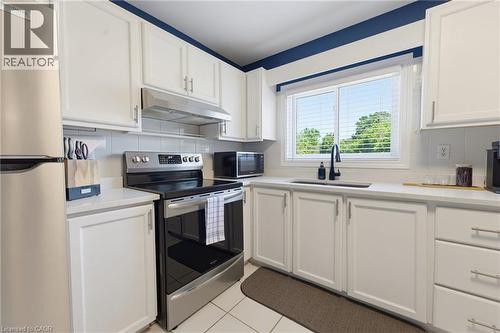 164 Hanover Place, Hamilton, ON - Indoor Photo Showing Kitchen