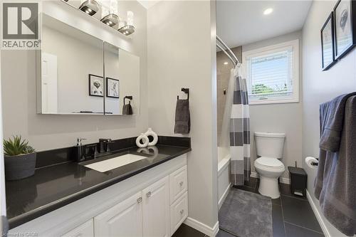 164 Hanover Place, Hamilton, ON - Indoor Photo Showing Bathroom