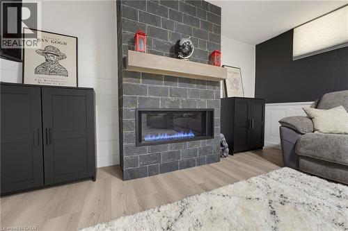 164 Hanover Place, Hamilton, ON - Indoor Photo Showing Living Room With Fireplace