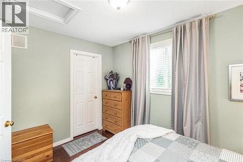 10 Richview Drive, Hamilton, ON - Indoor Photo Showing Bedroom