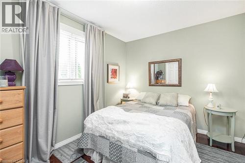 10 Richview Drive, Hamilton, ON - Indoor Photo Showing Bedroom