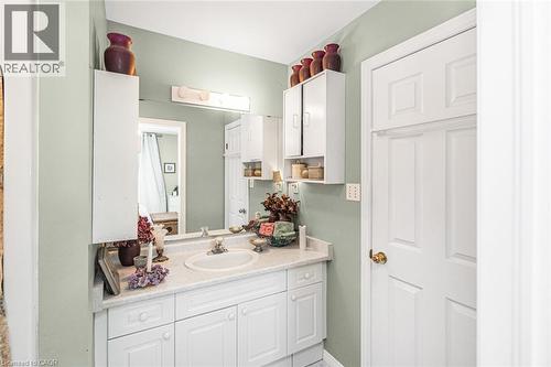 10 Richview Drive, Hamilton, ON - Indoor Photo Showing Bathroom