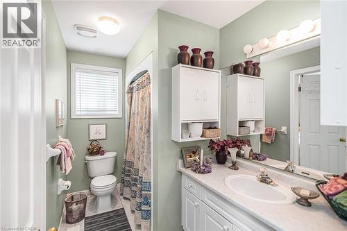 10 Richview Drive, Hamilton, ON - Indoor Photo Showing Bathroom