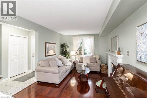 10 Richview Drive, Hamilton, ON - Indoor Photo Showing Living Room
