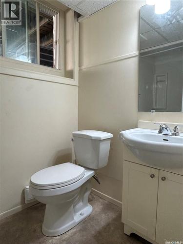 1706 2Nd Street, Estevan, SK - Indoor Photo Showing Bathroom