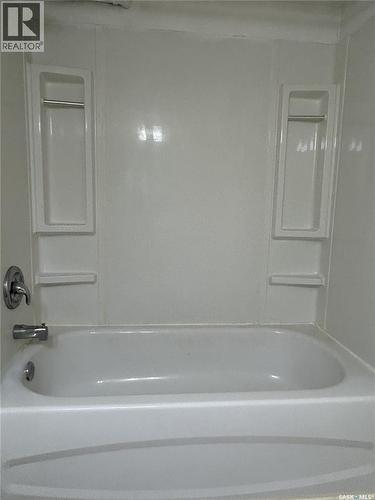 1706 2Nd Street, Estevan, SK - Indoor Photo Showing Bathroom