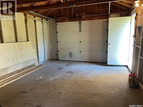 1706 2Nd Street, Estevan, SK - Indoor Photo Showing Garage