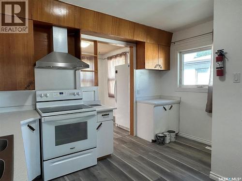1706 2Nd Street, Estevan, SK - Indoor Photo Showing Kitchen