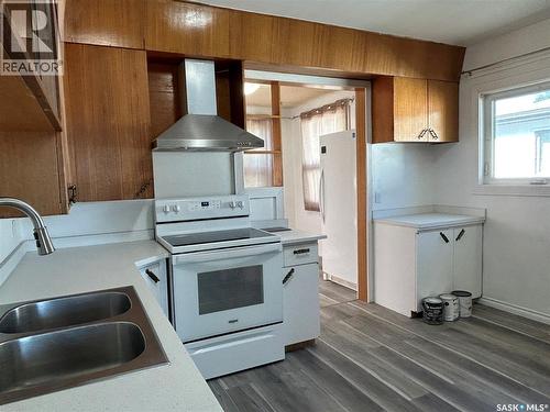 1706 2Nd Street, Estevan, SK - Indoor Photo Showing Kitchen With Double Sink