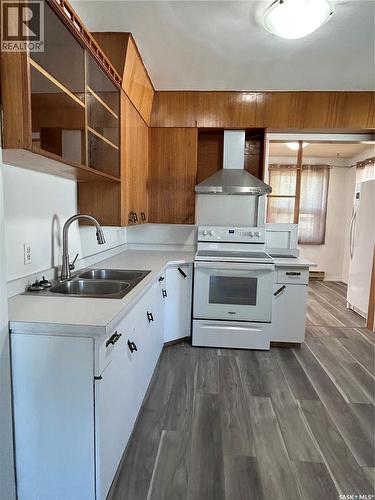 1706 2Nd Street, Estevan, SK - Indoor Photo Showing Kitchen With Double Sink