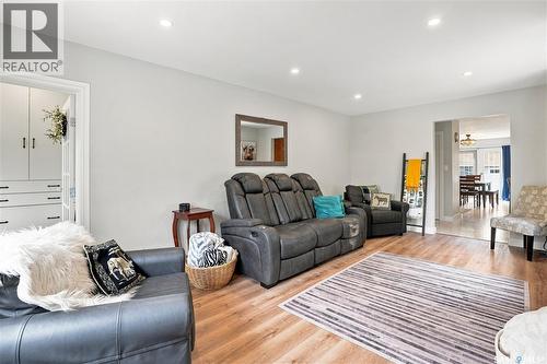 507 Railway Avenue, Bulyea, SK - Indoor Photo Showing Living Room