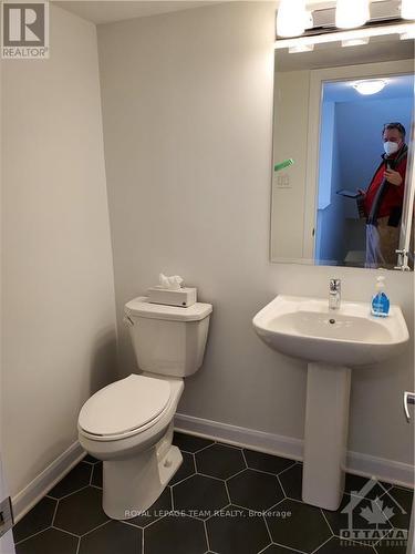Imported from oreb - A - 225 Eldorado Private, Ottawa, ON - Indoor Photo Showing Bathroom