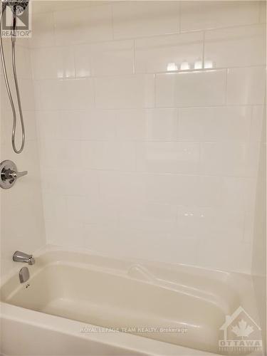 Imported from oreb - A - 225 Eldorado Private, Ottawa, ON - Indoor Photo Showing Bathroom